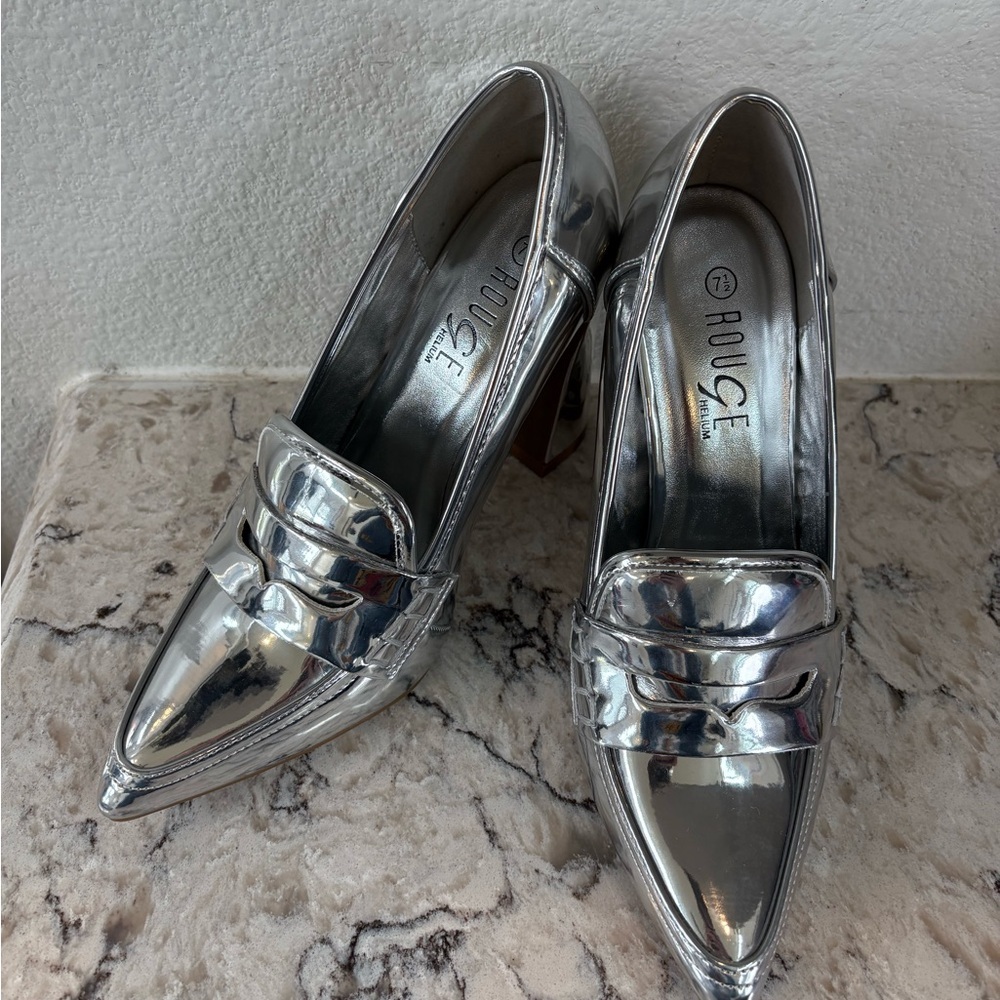NWOT Rouge Helium Metallic Silver Pointed-Toe Block Heel Loafers
